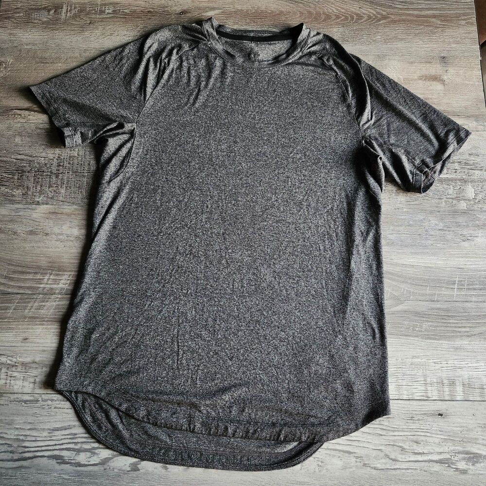 Men's Lululemon short sleeve top